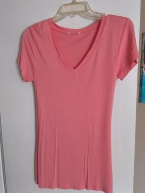 Women's V-Neck Short Sleeve Top - Coral Pink